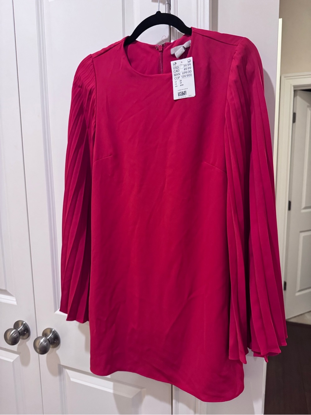 Vibrant Red Sleeveless Shift Dress with Back Zip